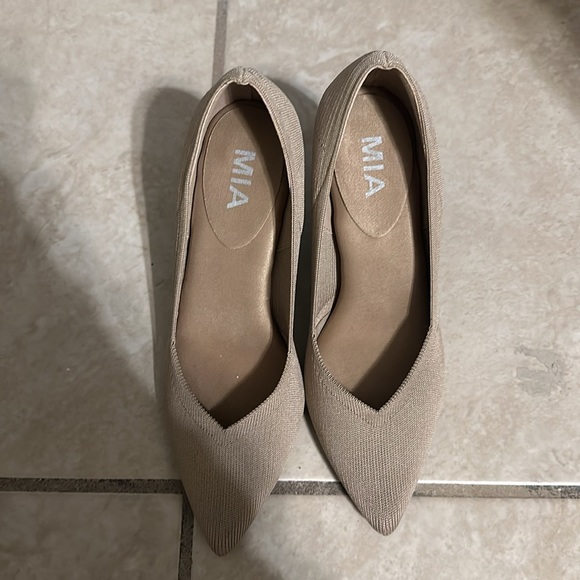 Shoes - Picture 2 of 3